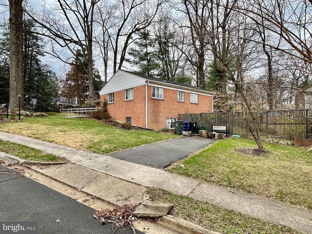 2750 N WYOMING ST, Arlington, VA 22213