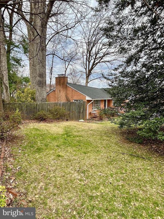 2750 N WYOMING ST, Arlington, VA 22213