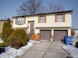 15 E Walnut Street, Colonia, NJ 07067