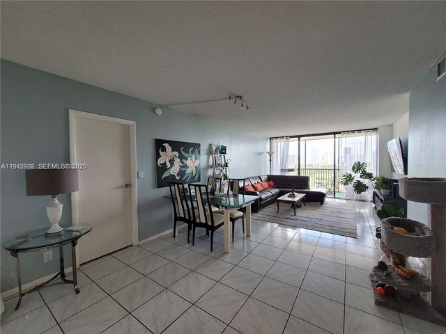 20301 W Country Club Dr 1124, Aventura, FL 33180