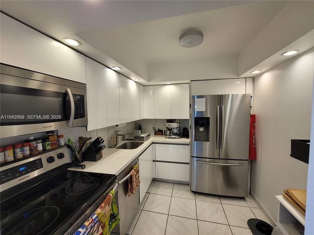 20301 W Country Club Dr 1124, Aventura, FL 33180