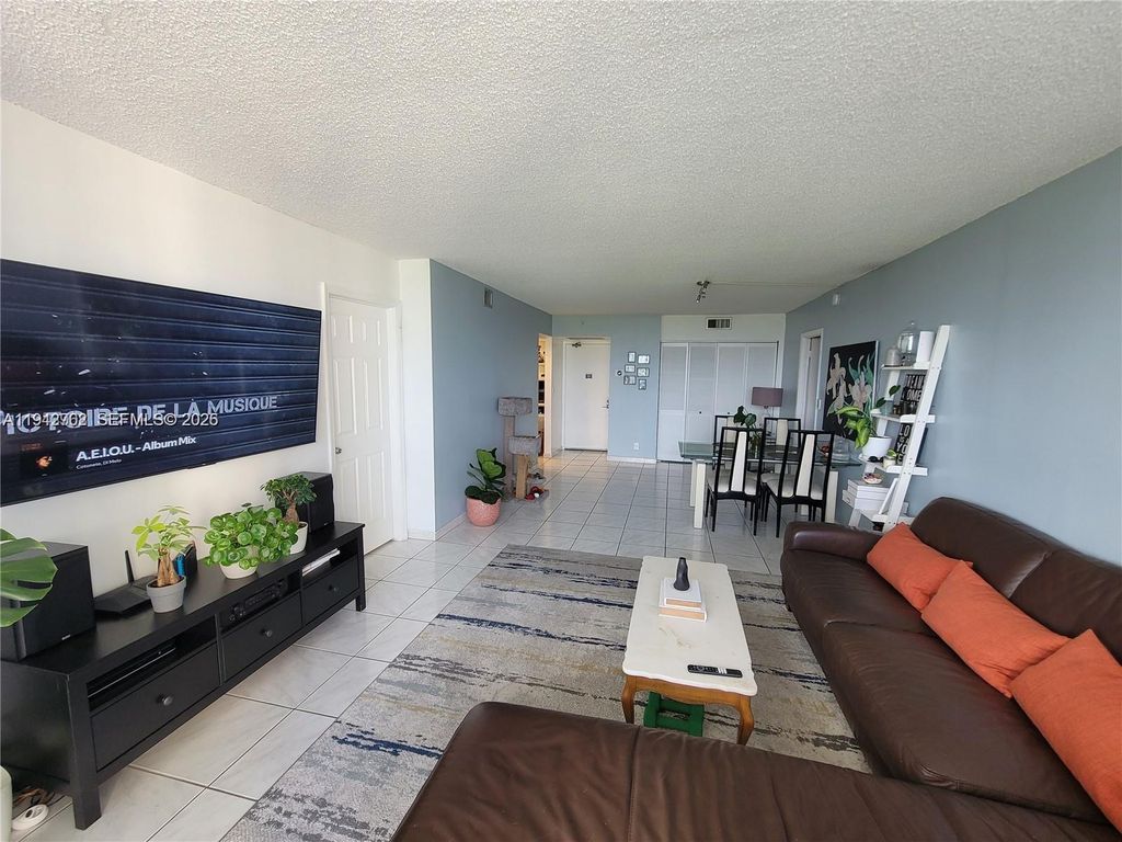 20301 W Country Club Dr 1124, Aventura, FL 33180