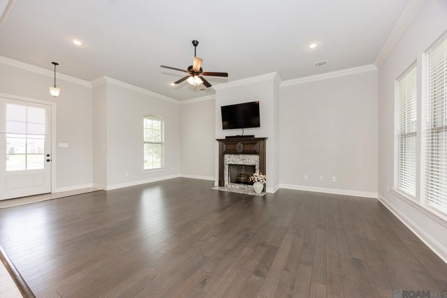 6409 Union Dr, Addis, LA 70710