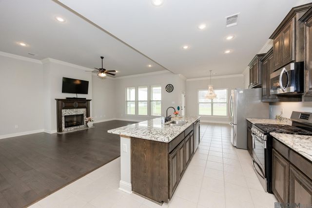 6409 Union Dr, Addis, LA 70710