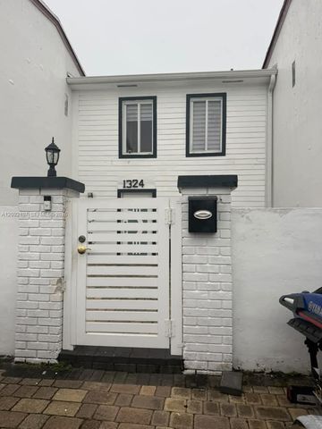 1324 W 71st Street, Hialeah, FL 33014