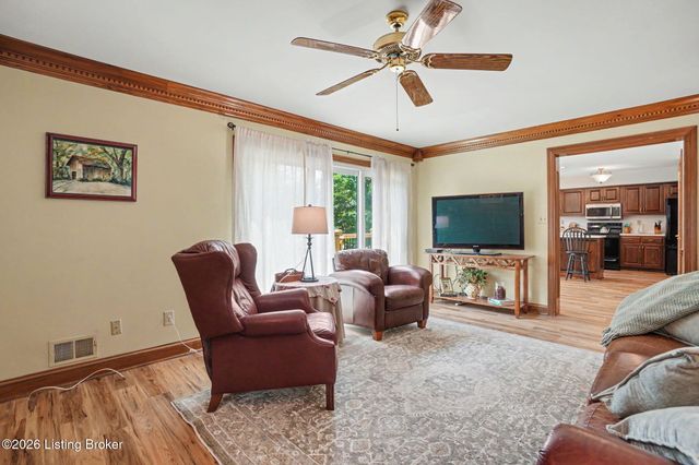 3719 E Locust Cir, Prospect, KY 40059