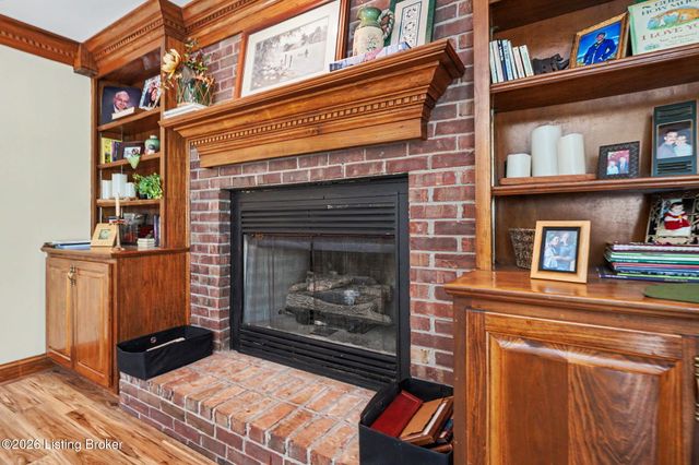 3719 E Locust Cir, Prospect, KY 40059