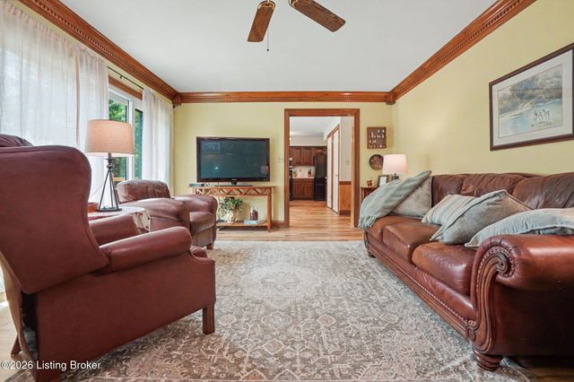 3719 E Locust Cir, Prospect, KY 40059