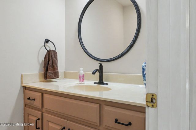 3719 E Locust Cir, Prospect, KY 40059