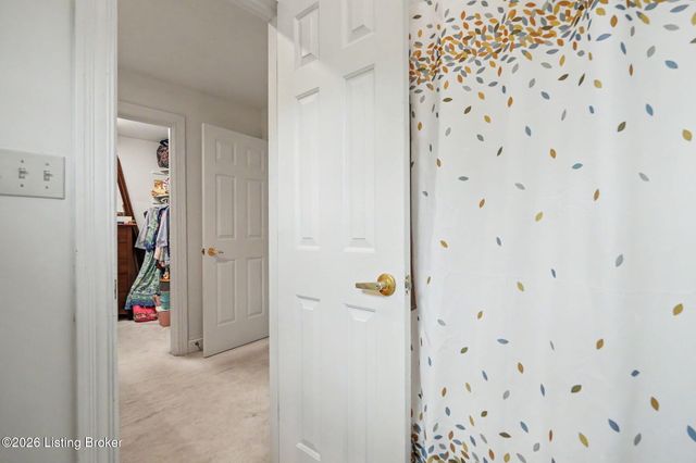 3719 E Locust Cir, Prospect, KY 40059
