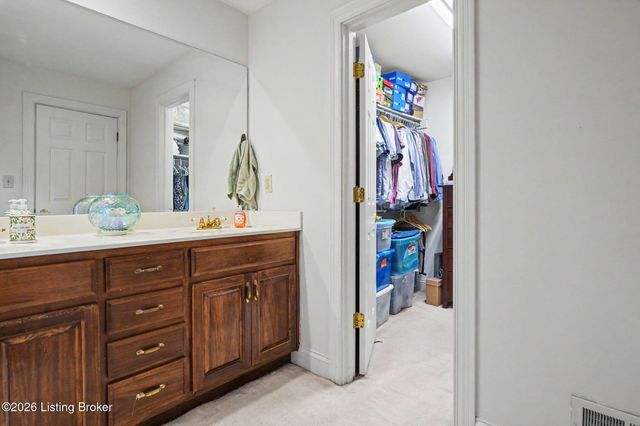3719 E Locust Cir, Prospect, KY 40059