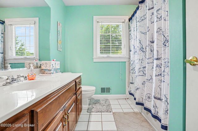 3719 E Locust Cir, Prospect, KY 40059