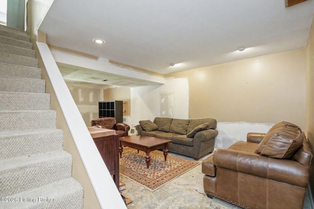 3719 E Locust Cir, Prospect, KY 40059