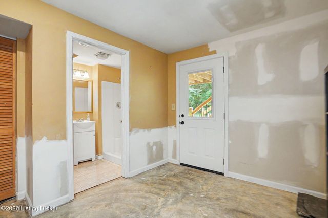 3719 E Locust Cir, Prospect, KY 40059