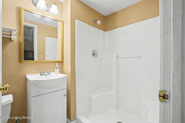 3719 E Locust Cir, Prospect, KY 40059