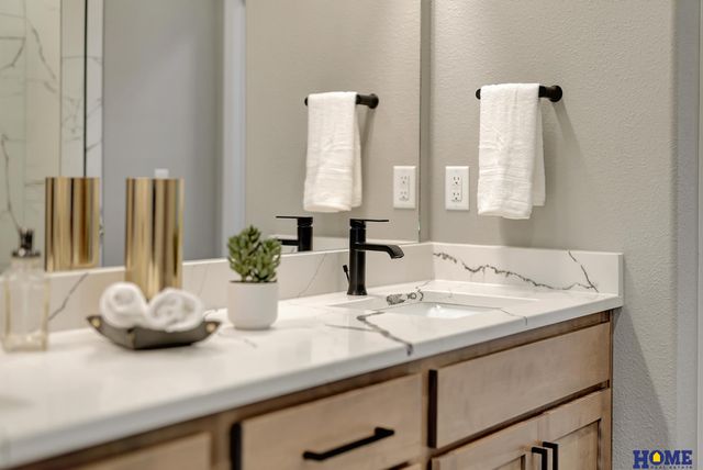 6835 Weigel Bay, Lincoln, NE 68516