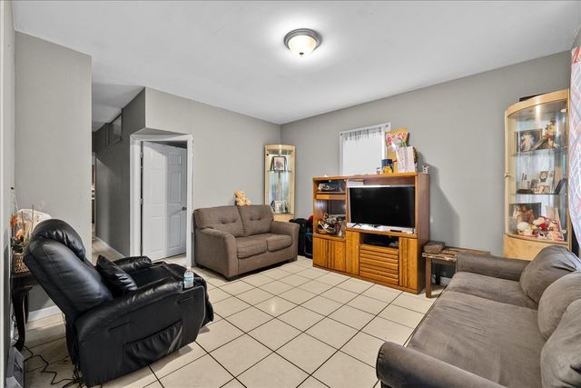 817 Front Street, Aurora, IL 60505
