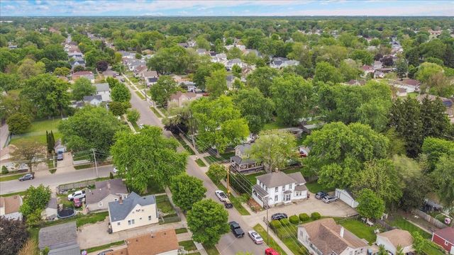 817 Front Street, Aurora, IL 60505