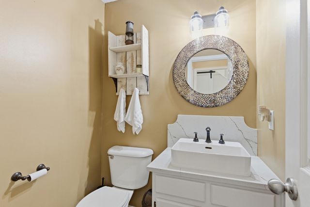 6857 Sunnywood Dr, Nashville, TN 37211