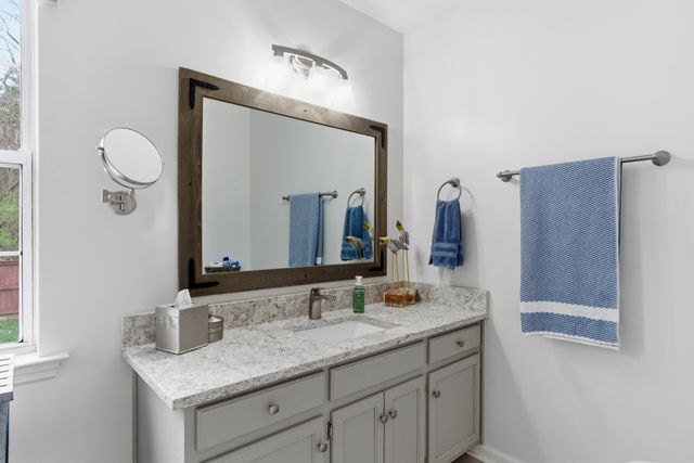 6857 Sunnywood Dr, Nashville, TN 37211