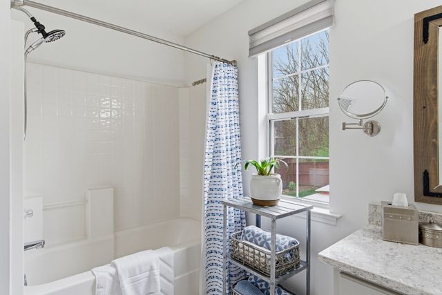 6857 Sunnywood Dr, Nashville, TN 37211