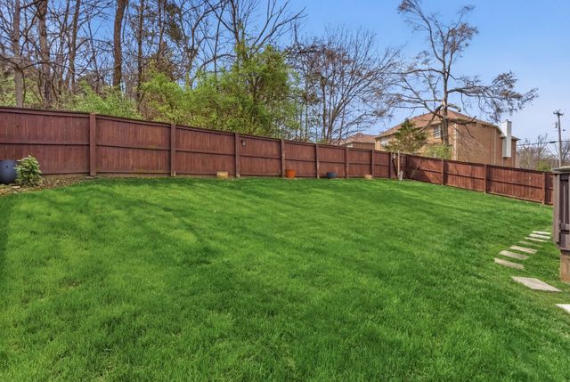 6857 Sunnywood Dr, Nashville, TN 37211