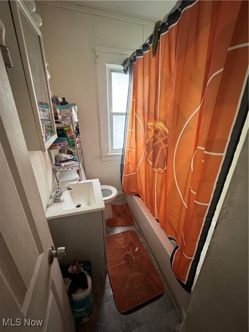 13322 Eaglesmere Avenue, Cleveland, OH 44110