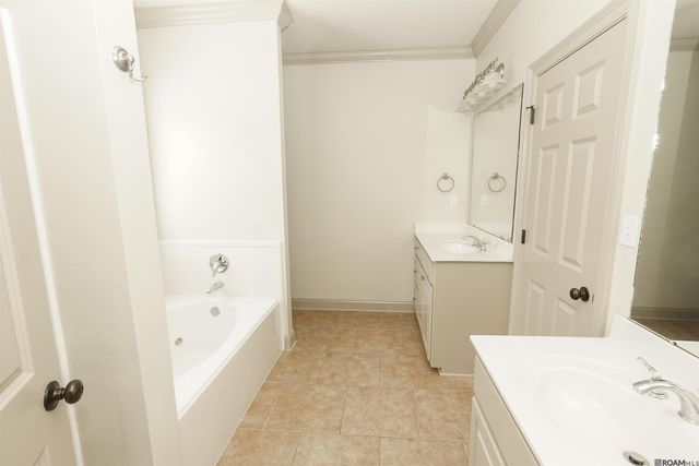 9052 Winding Lake Ave, Baton Rouge, LA 70810