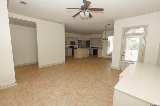 9052 Winding Lake Ave, Baton Rouge, LA 70810