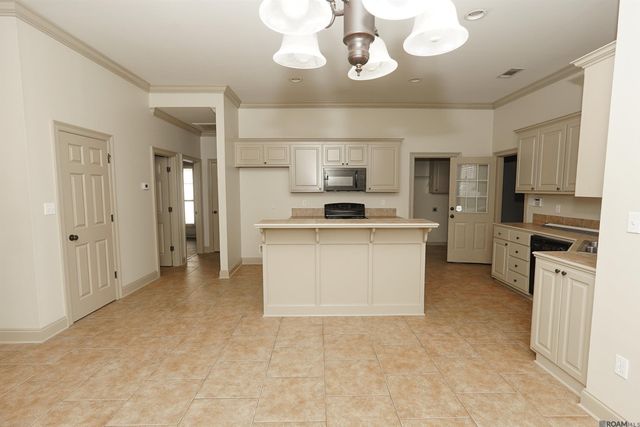 9052 Winding Lake Ave, Baton Rouge, LA 70810