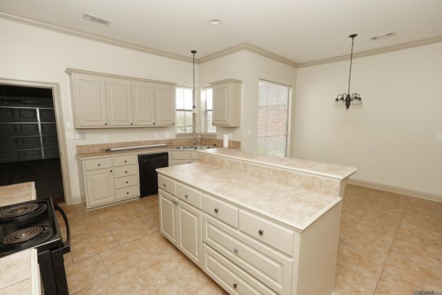 9052 Winding Lake Ave, Baton Rouge, LA 70810