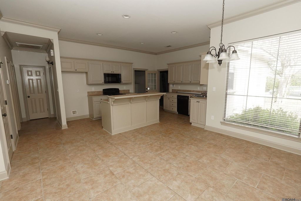 9052 Winding Lake Ave, Baton Rouge, LA 70810