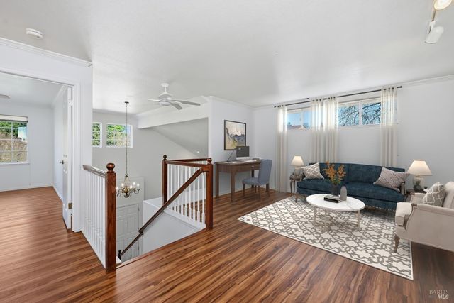 1005 SE Woodlake Dr SE, Santa Rosa, CA 95405