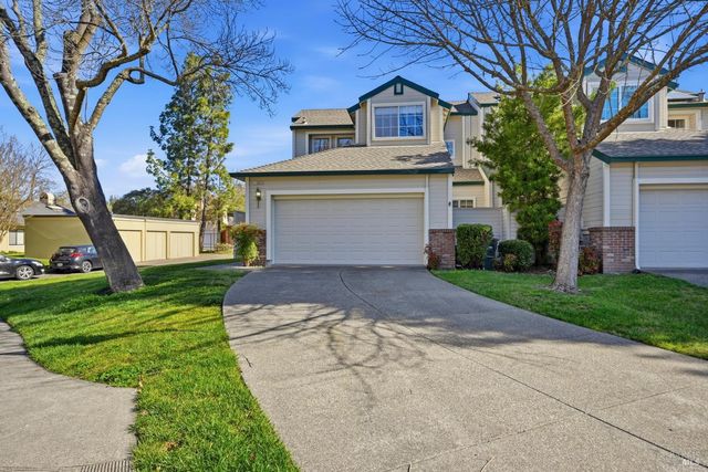 1005 SE Woodlake Dr SE, Santa Rosa, CA 95405
