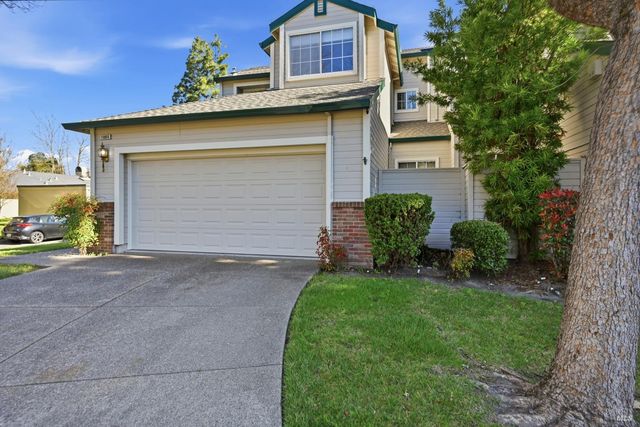 1005 SE Woodlake Dr SE, Santa Rosa, CA 95405