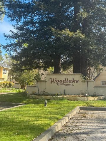 1005 SE Woodlake Dr SE, Santa Rosa, CA 95405