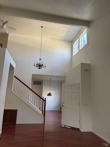 1005 SE Woodlake Dr SE, Santa Rosa, CA 95405