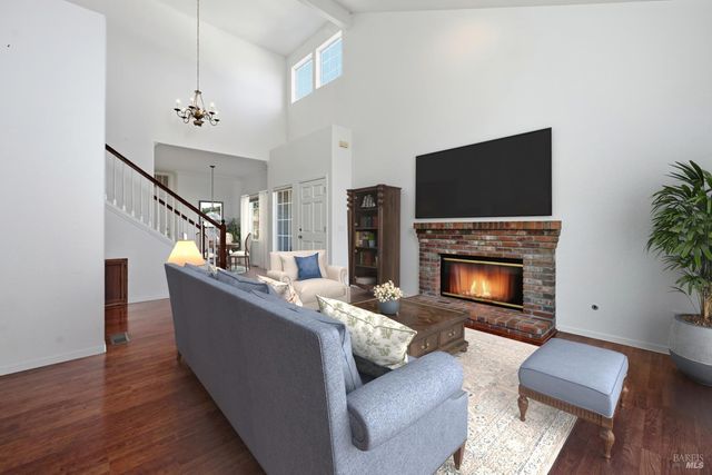 1005 SE Woodlake Dr SE, Santa Rosa, CA 95405