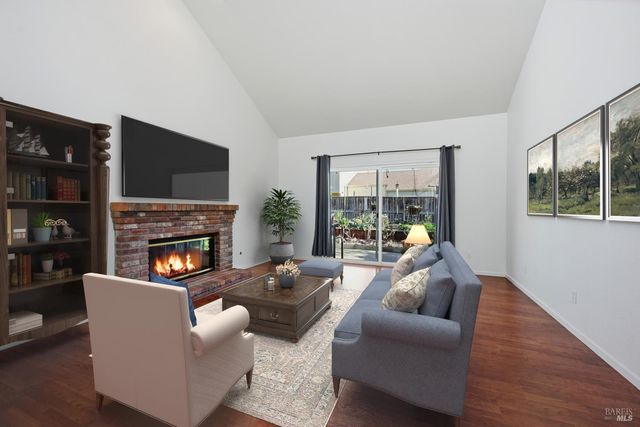 1005 SE Woodlake Dr SE, Santa Rosa, CA 95405