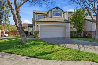 1005 SE Woodlake Dr SE, Santa Rosa, CA 95405