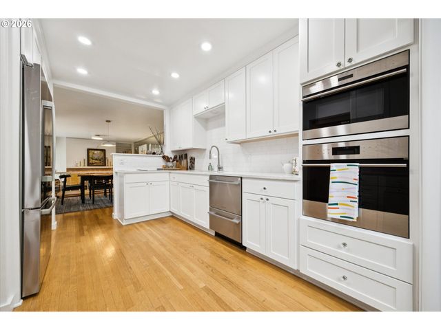 5758 S RIVERPOINT Ln, Portland, OR 97239