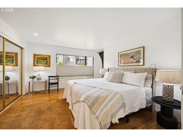 5758 S RIVERPOINT Ln, Portland, OR 97239