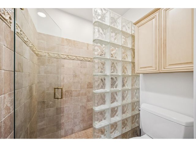 5758 S RIVERPOINT Ln, Portland, OR 97239