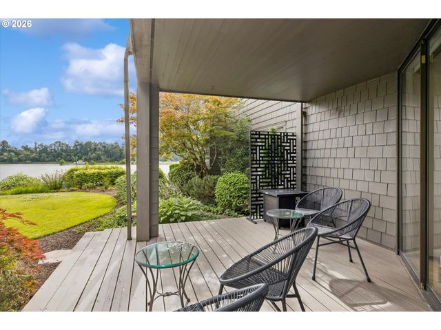 5758 S RIVERPOINT Ln, Portland, OR 97239