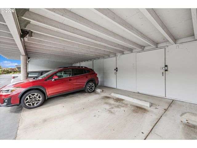 5758 S RIVERPOINT Ln, Portland, OR 97239