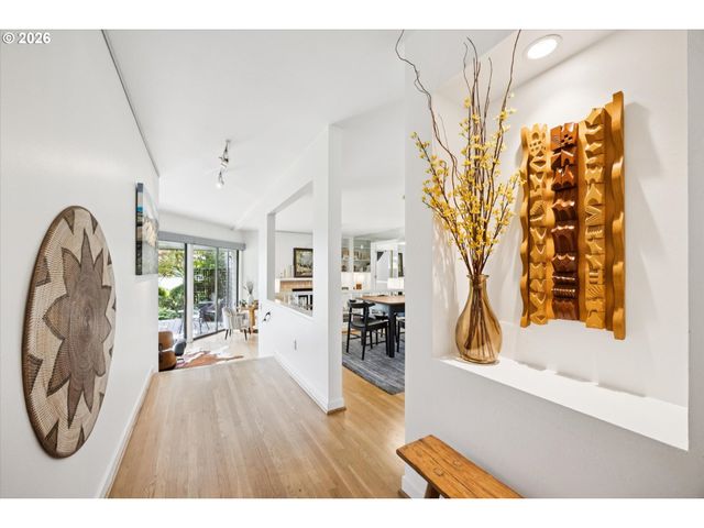 5758 S RIVERPOINT Ln, Portland, OR 97239