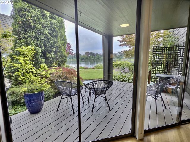5758 S RIVERPOINT Ln, Portland, OR 97239