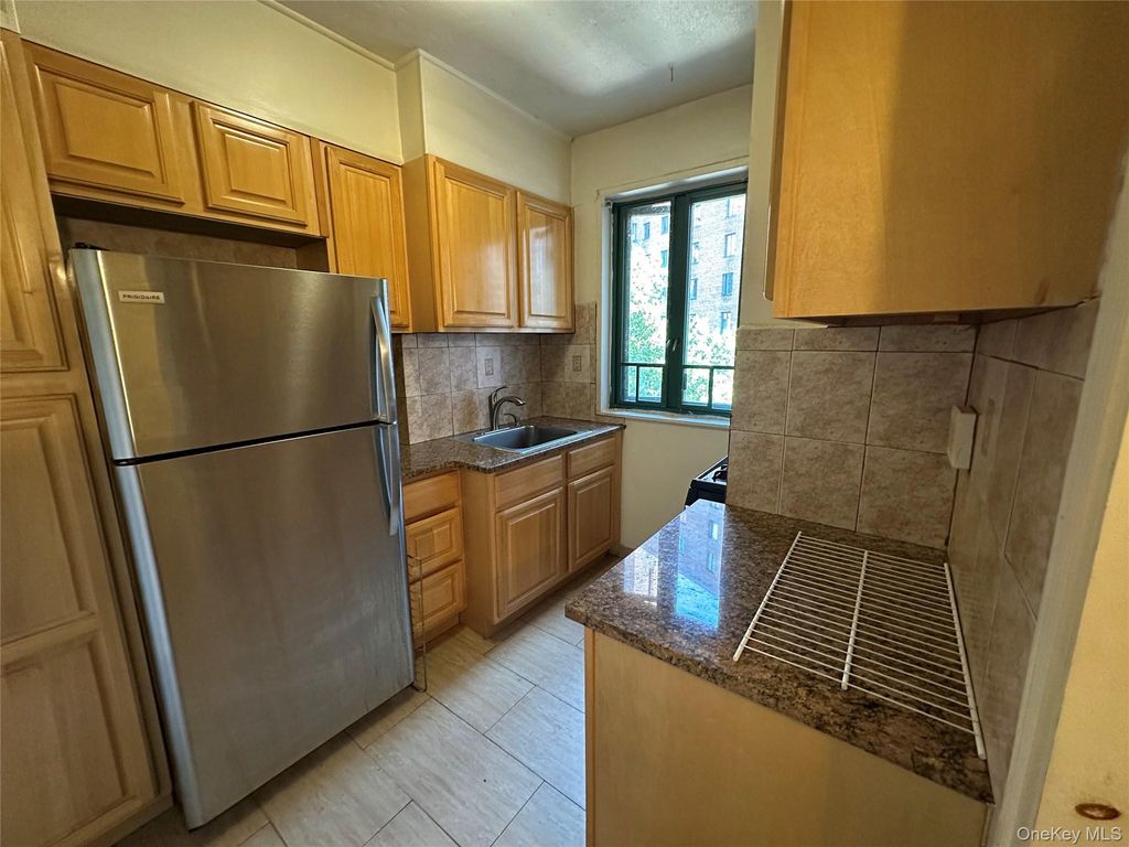 1579 Metropolitan Avenue 6H, Bronx, NY 10462 — photo 4