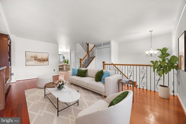 33 BADGER GATE CT, Baltimore, MD 21228