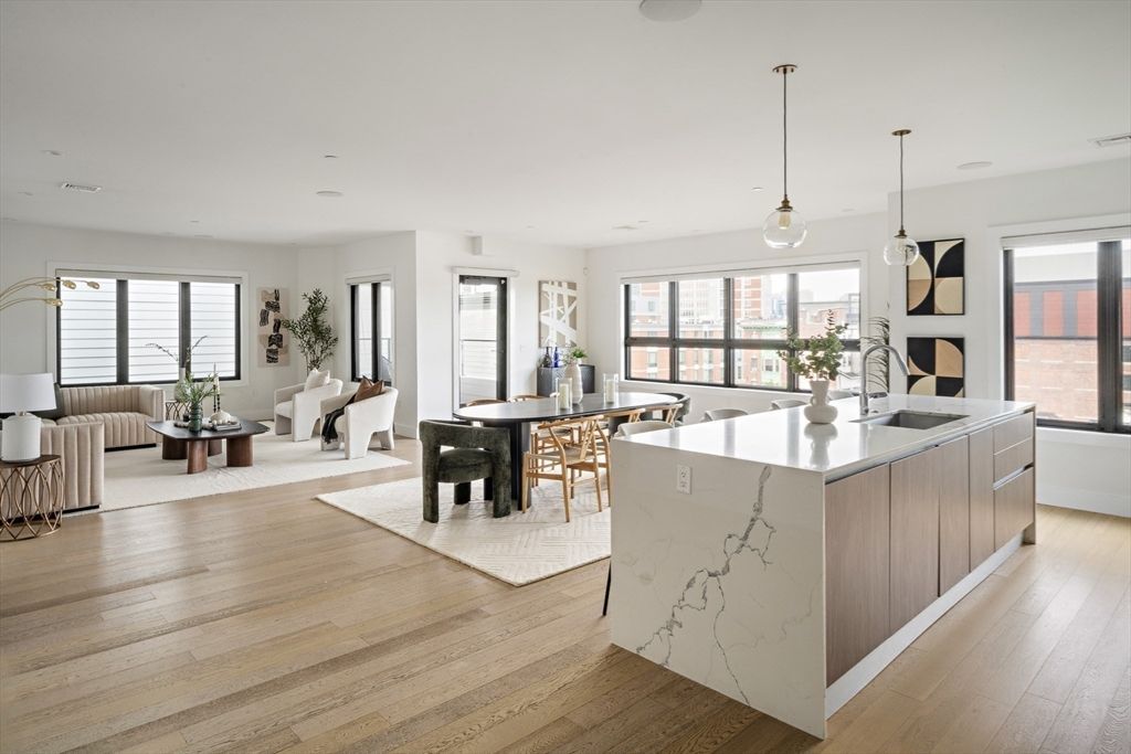 51 Silver St PH, Boston, MA 02127